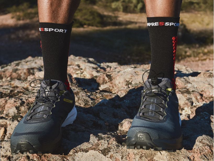 PRO RACING SOCKS V4.0 TRAIL - BLACKRED